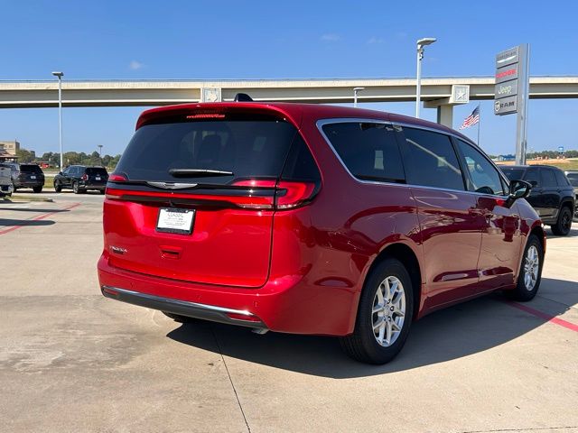 2026 Chrysler Pacifica Select - Photo 14