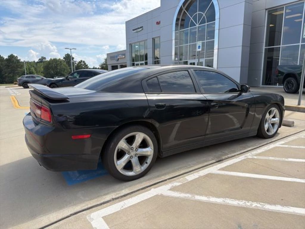 Used 2013 Dodge Charger SE Sedan
