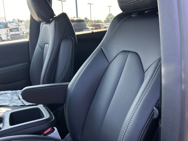 2026 Chrysler Pacifica Select - Photo 36