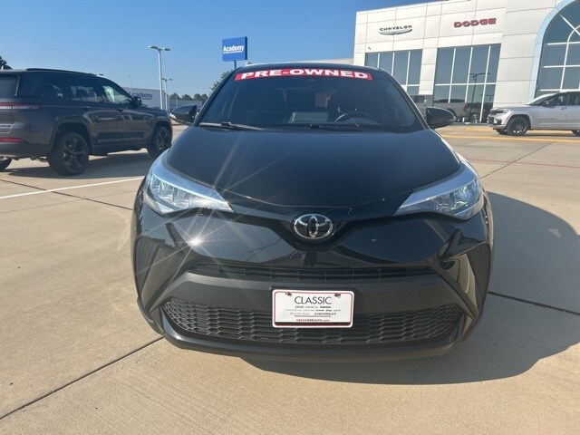 2022 Toyota C-HR XLE photo 2