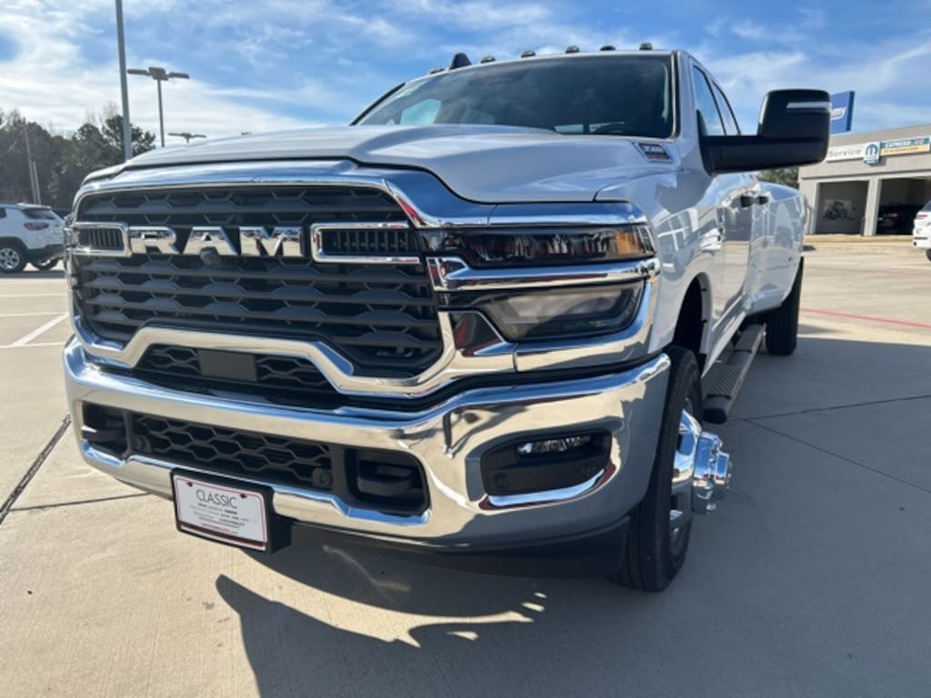 New 2026 Ram 3500 TRADESMAN CREW CAB 4X4 8' BOX Pickup