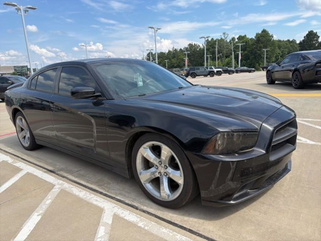 Used 2013 Dodge Charger SE Sedan