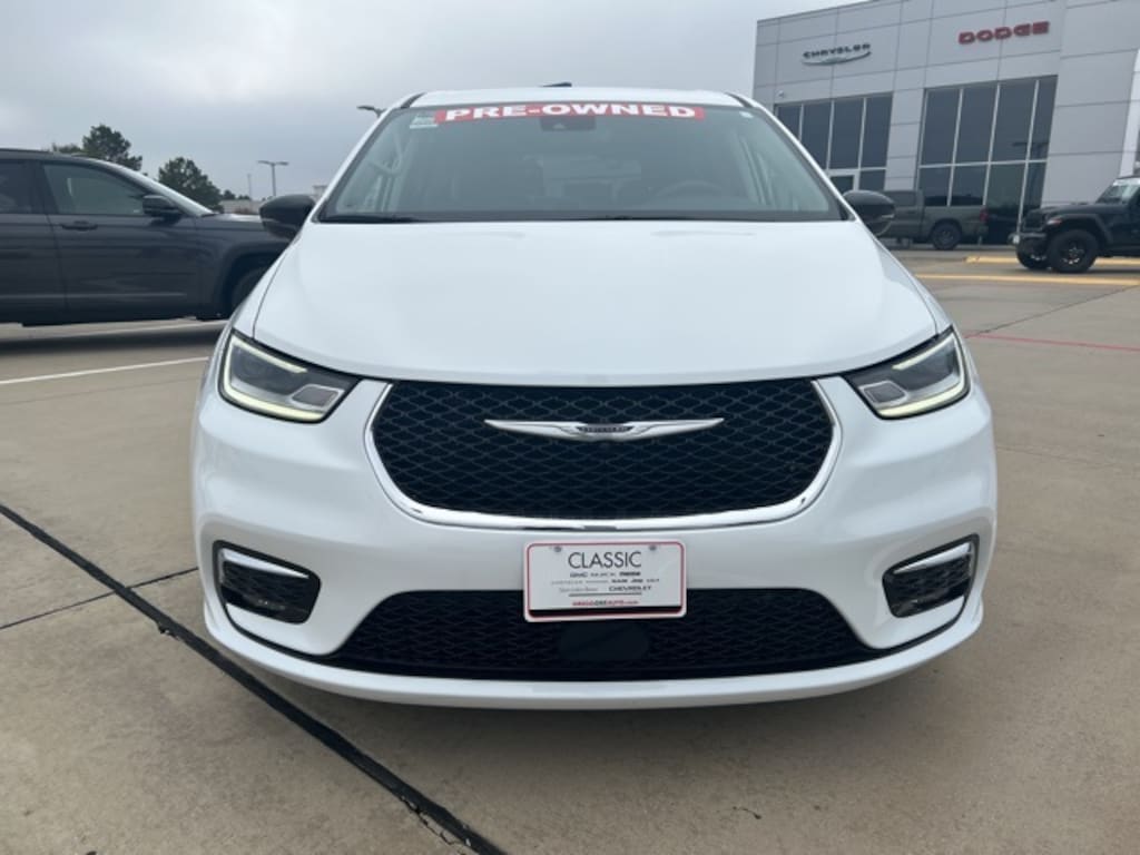 Used 2024 Chrysler Pacifica Touring L Van Passenger Van