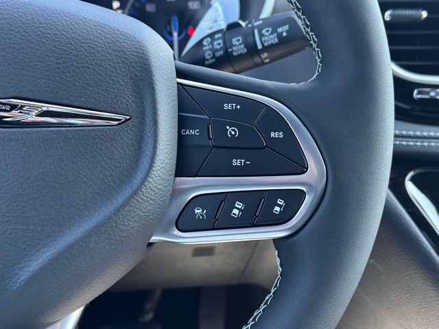 2026 Chrysler Pacifica Select - Photo 23