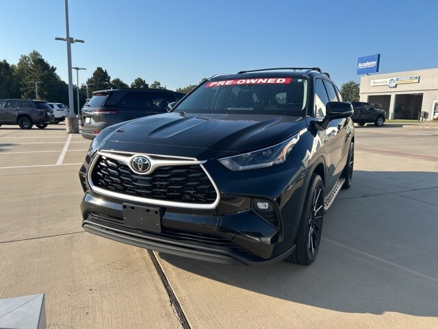 2021 Toyota Highlander XLE photo 3