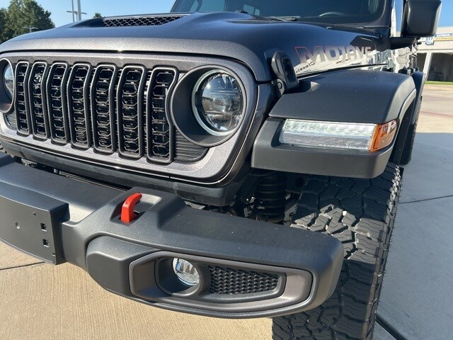 2024 Jeep Gladiator Mojave photo 3