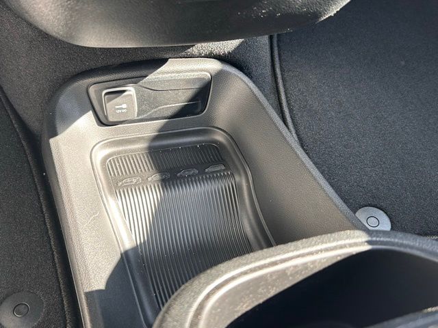 2026 Chrysler Pacifica Select - Photo 31
