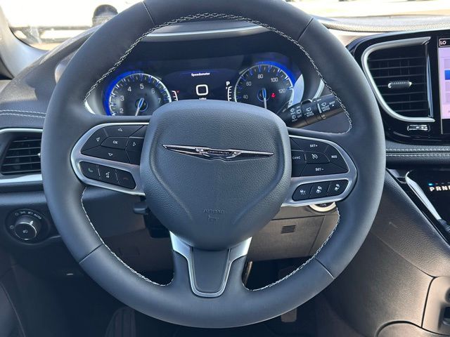 2026 Chrysler Pacifica Select - Photo 21