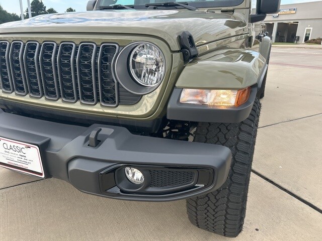 2025 Jeep Gladiator photo 3