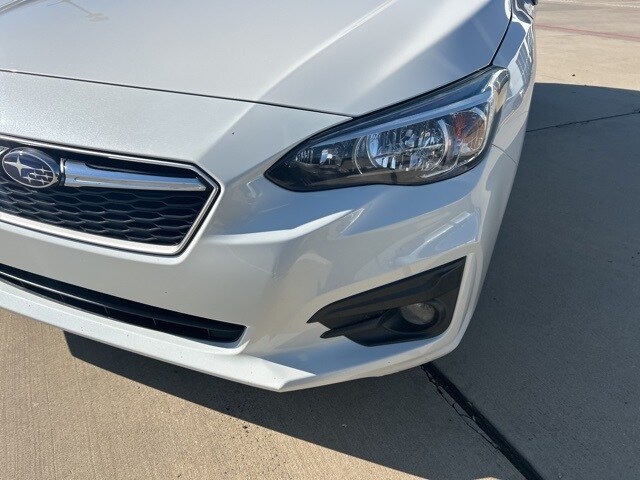 2017 Subaru Impreza 2.0i Premium photo 3
