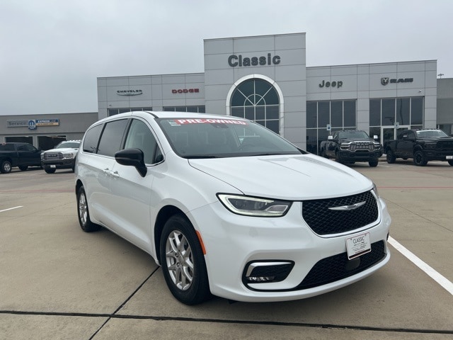 2024 Chrysler Pacifica Touring L's photo