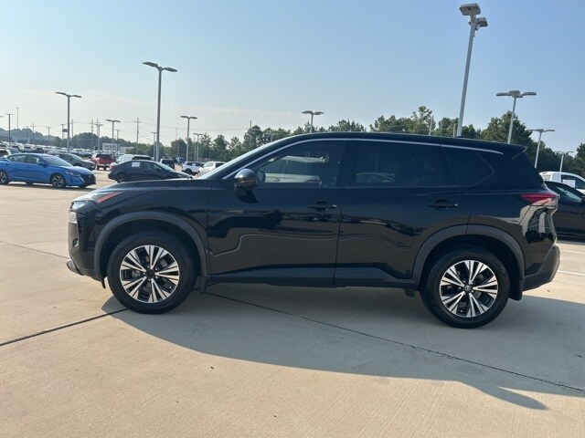 2021 Nissan Rogue SV photo 2