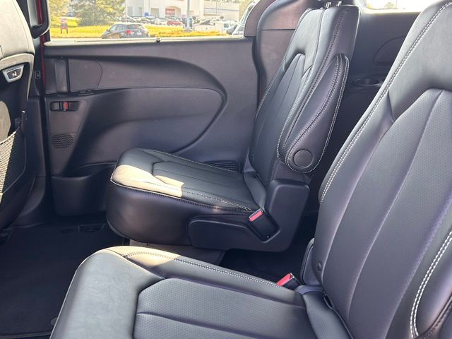 2026 Chrysler Pacifica Select - Photo 39