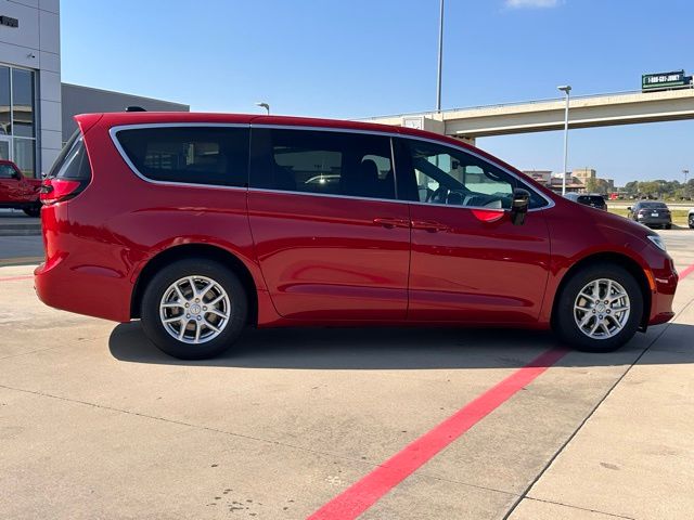 2026 Chrysler Pacifica Select - Photo 15