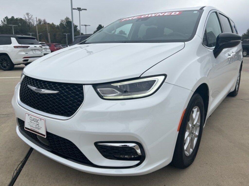 Used 2024 Chrysler Pacifica Touring L Van Passenger Van