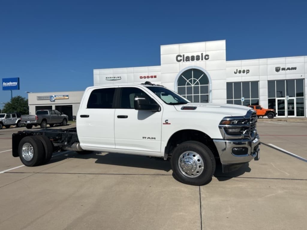 New 2025 Ram 3500 Chassis Cab 3500 BIG HORN CREW CAB CHASSIS 4X4 60' CA Pickup