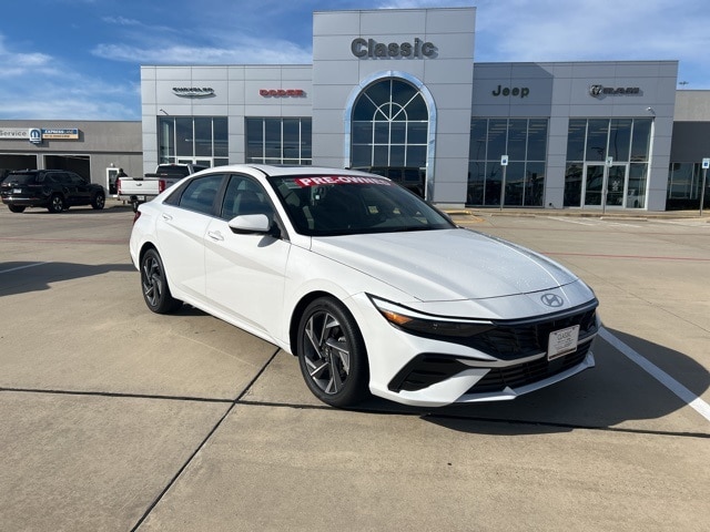 2025 Hyundai Elantra SEL's photo