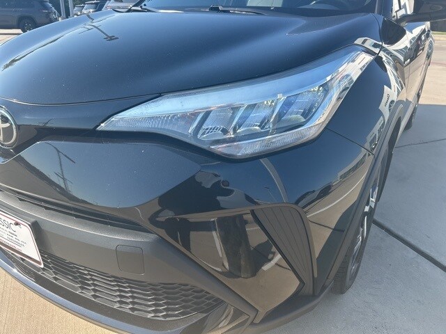 2022 Toyota C-HR XLE photo 4