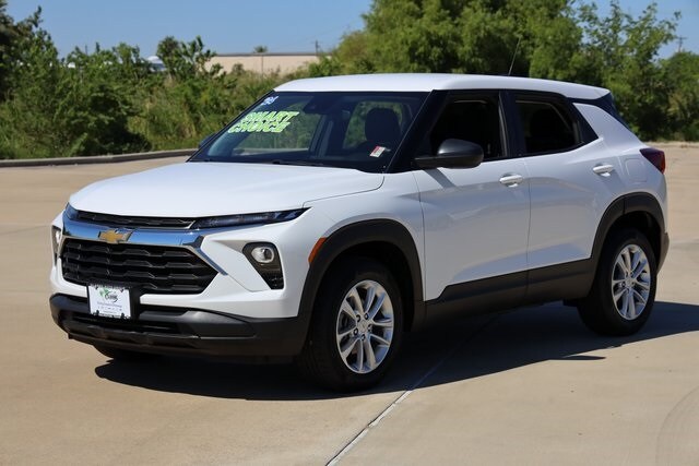 2024 Chevrolet Trailblazer LS photo 3