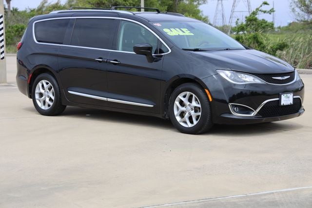 2019 Chrysler Pacifica Touring L Plus's photo