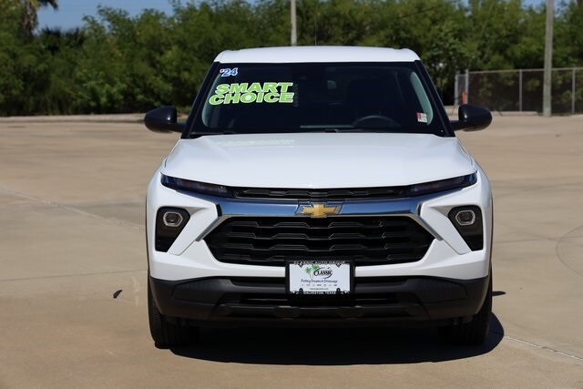 2024 Chevrolet Trailblazer LS photo 2
