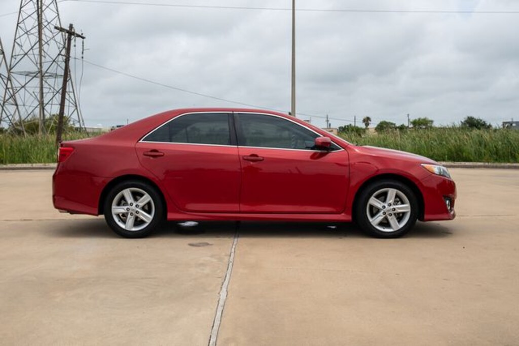 Used 2012 Toyota Camry SE Sedan