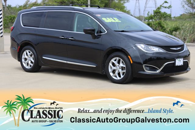 2019 Chrysler Pacifica Touring L Plus's photo