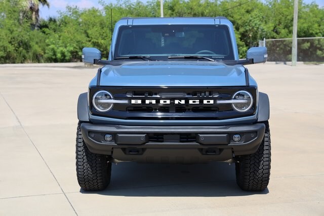 2025 Ford Bronco Outer Banks photo 2