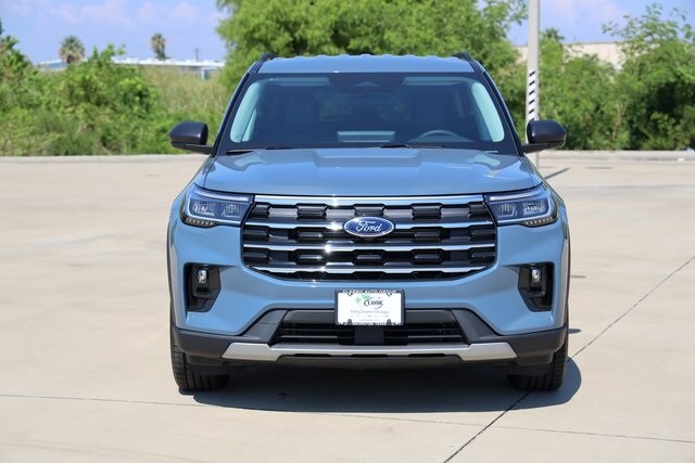 2025 Ford Explorer photo 2