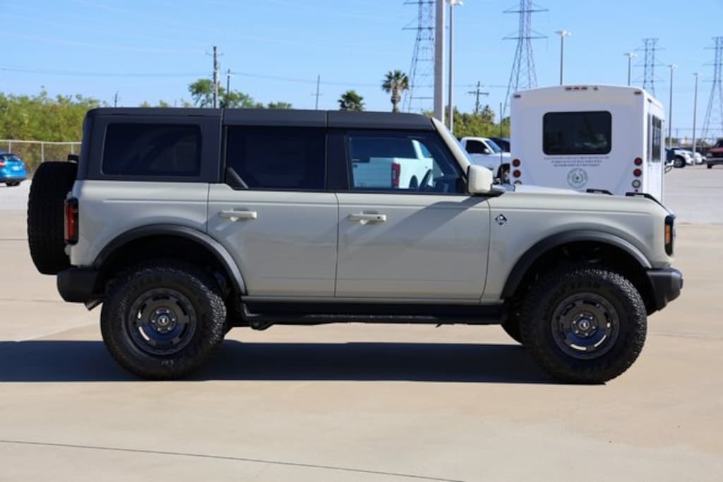 New 2025 Ford Bronco Outer Banks SUV