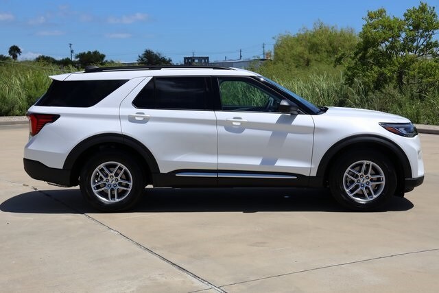2025 Ford Explorer photo 4