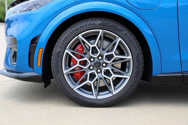 2025 Ford Mustang Mach-E GT - Photo 9