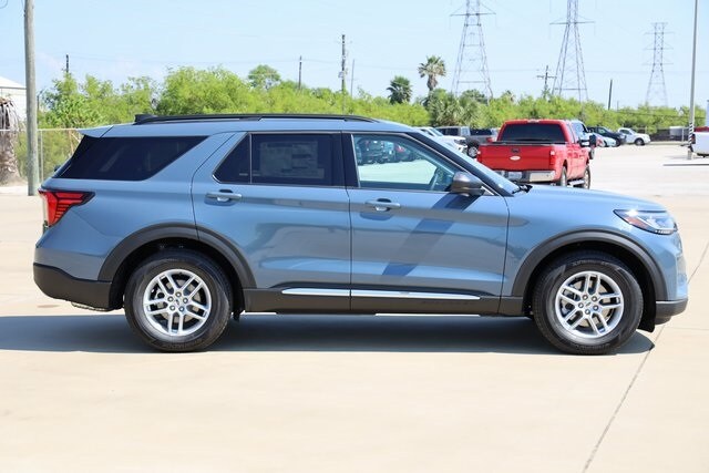2025 Ford Explorer photo 4