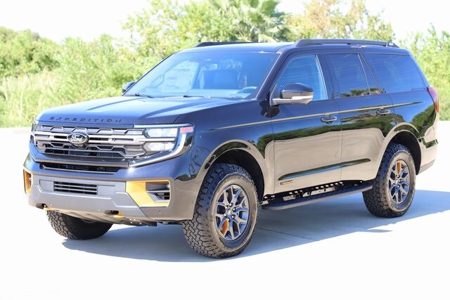 2025 Ford Expedition photo 3