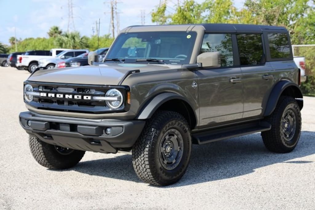 New 2025 Ford Bronco Outer Banks SUV