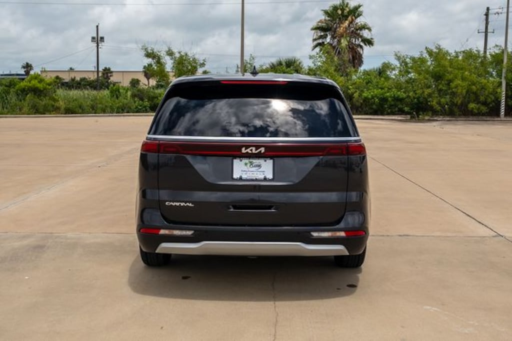 Used 2023 Kia Carnival LX Seat Package Minivan/Van