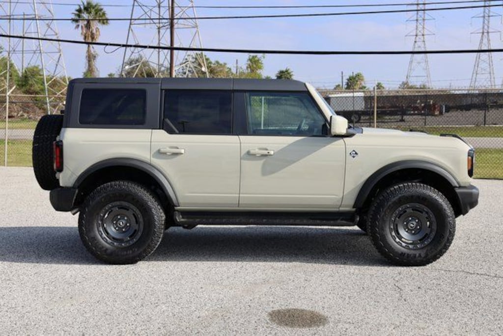 New 2025 Ford Bronco Outer Banks SUV