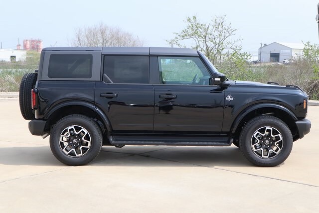 2025 Ford Bronco Outer Banks photo 4