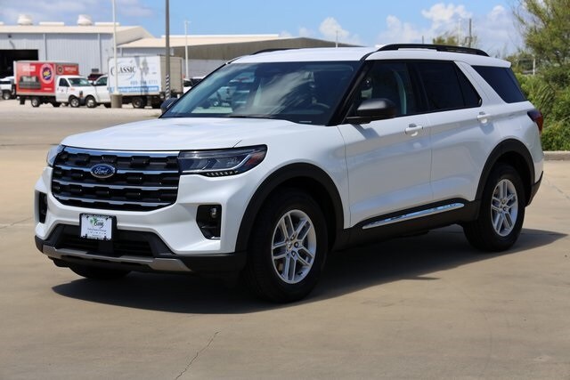 2025 Ford Explorer photo 3