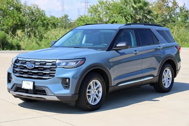 2025 Ford Explorer photo 3
