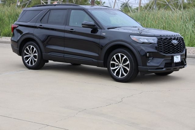 2026 Ford Explorer ST-LINE RWD's photo