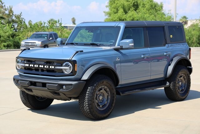 2025 Ford Bronco Outer Banks photo 3