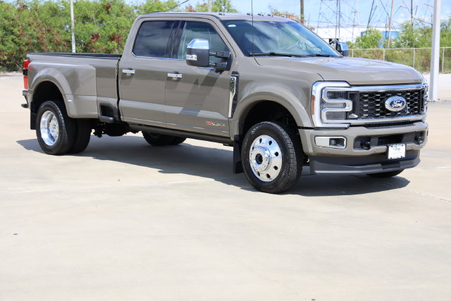 2027 Ford F-450 Truck Crew Cab 