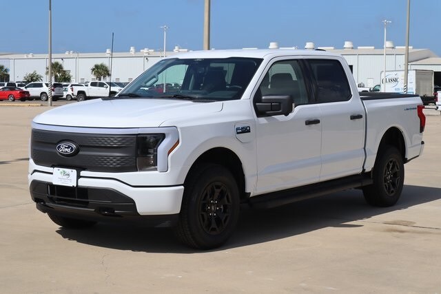 2025 Ford F-150 Lightning XLT photo 3