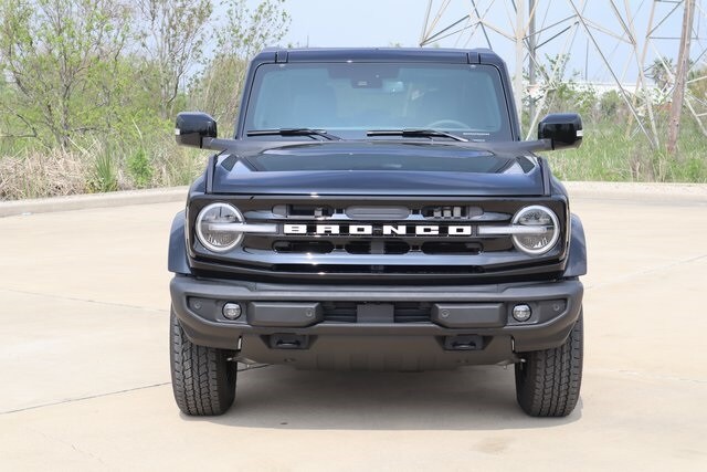 2025 Ford Bronco Outer Banks photo 2
