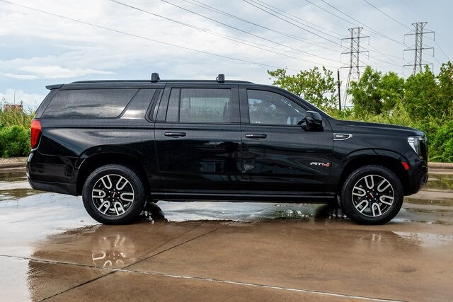 2021 Gmc Yukon XL AT4 photo 3