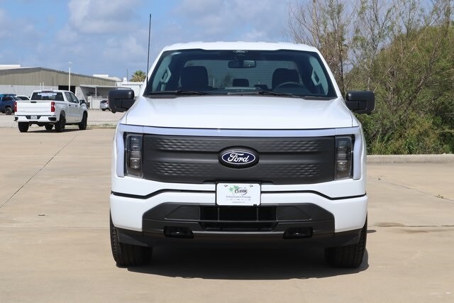 2025 Ford F-150 Lightning XLT photo 2