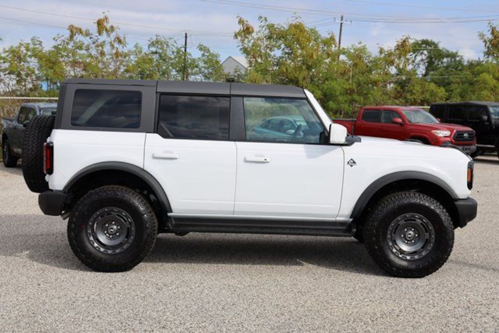 New 2025 Ford Bronco Outer Banks SUV