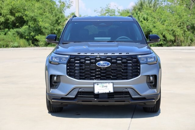 2025 Ford Explorer ST-Line photo 2