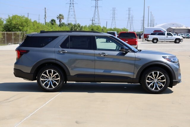 2025 Ford Explorer ST-Line photo 4